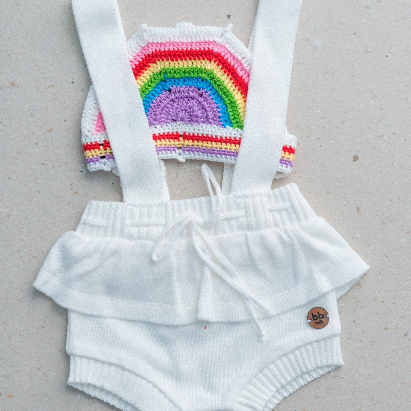 Shorts Suspensório com Babado Branco